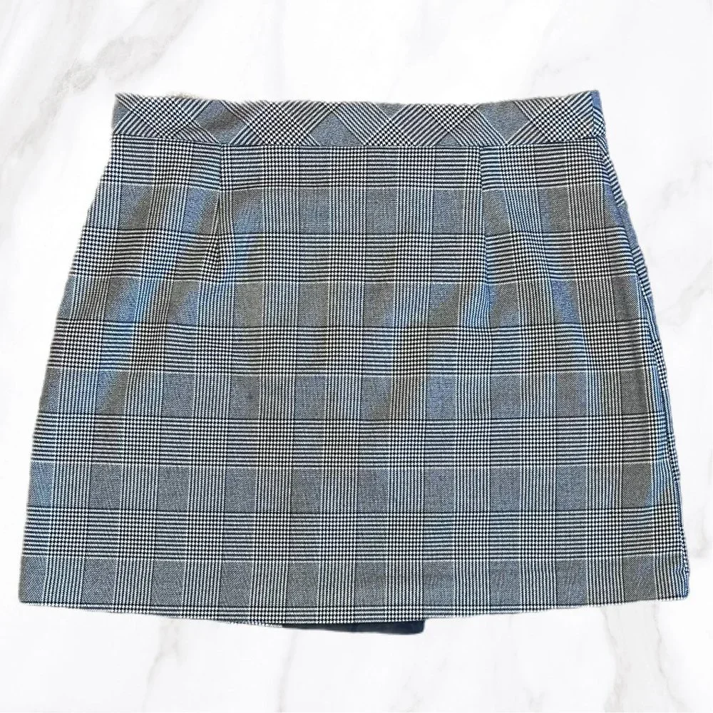 Zara Basic Collection Women's Black Plaid‎ Buttoned Wrap Skirt, Size L